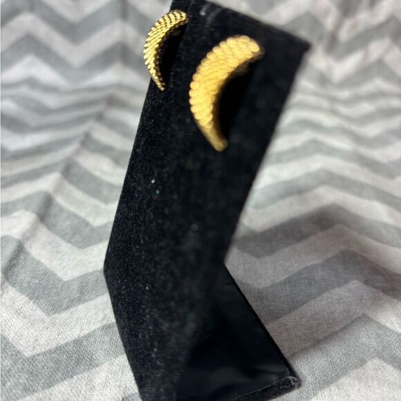 Monet Goldtone Post Earrings Excellent Preloved Condition - Picture 2 of 8